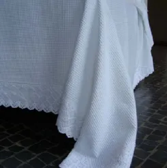 Narzuta bawełniana biała z koronką