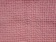 Narzuta bawełniana różowa Favo soft - zdjęcie z bliska